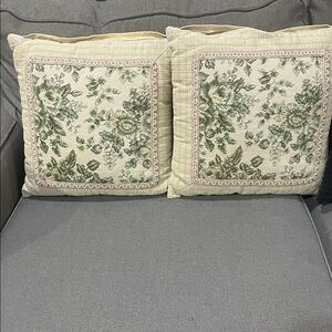 123 Creations Vintage Greenery Floral 
Wool Needlepoint Throw Pillows in bundle